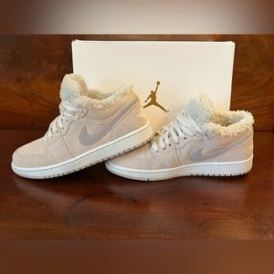 Womens Jordan’s 1 Low SE size 8